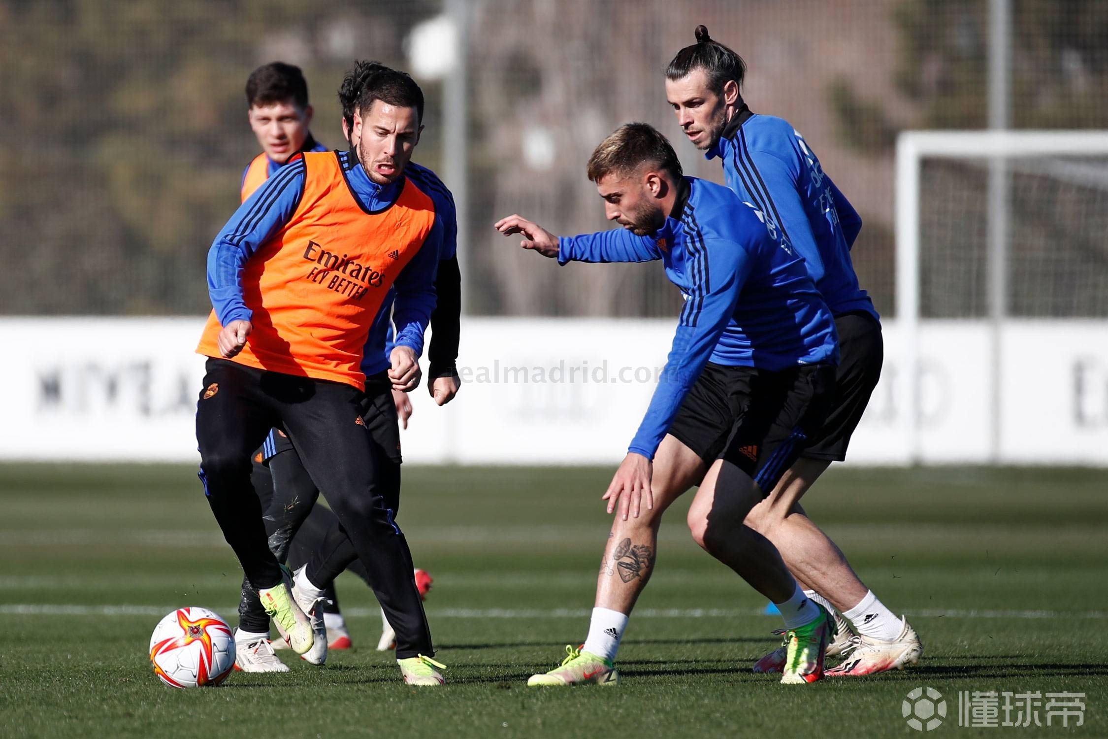 关于赛后山东泰山调整名单以备国王杯，防线松动环节打磨，引发热议，控场能力受关注的信息